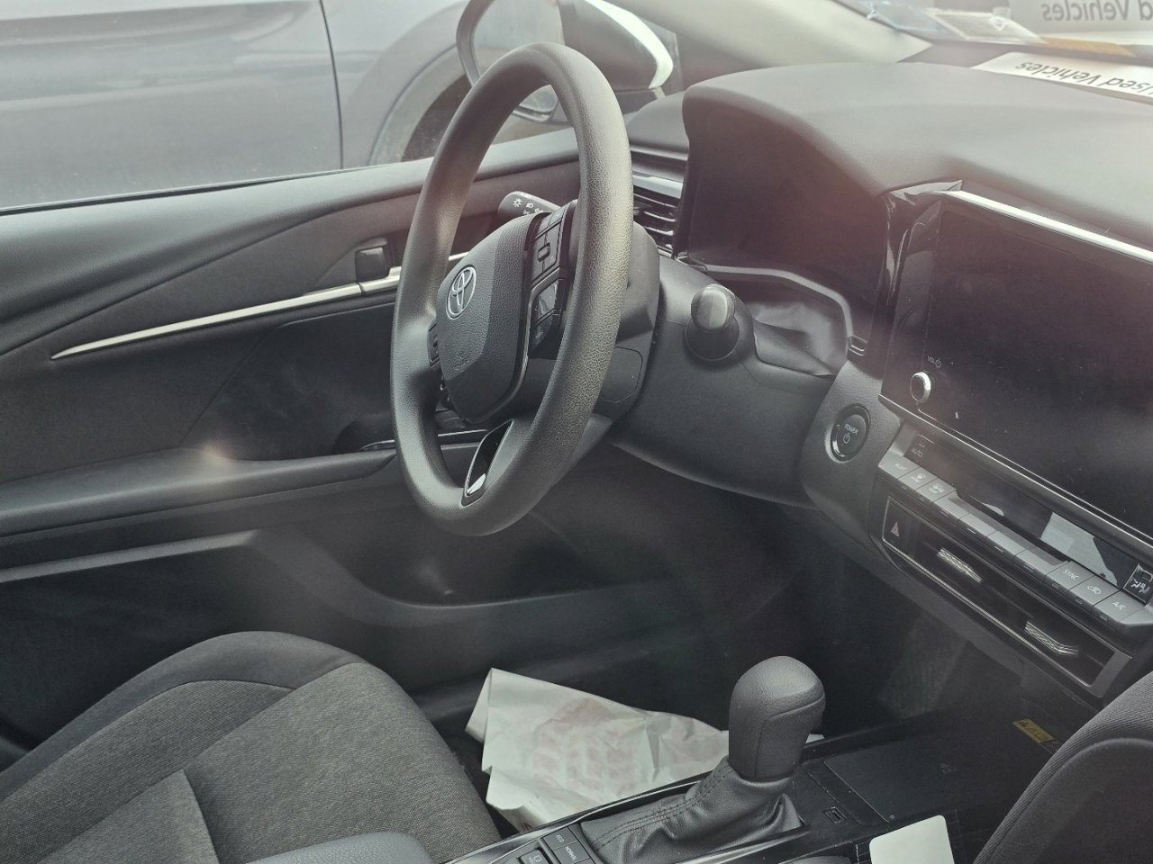 Used 2025 Toyota Camry LE image 19