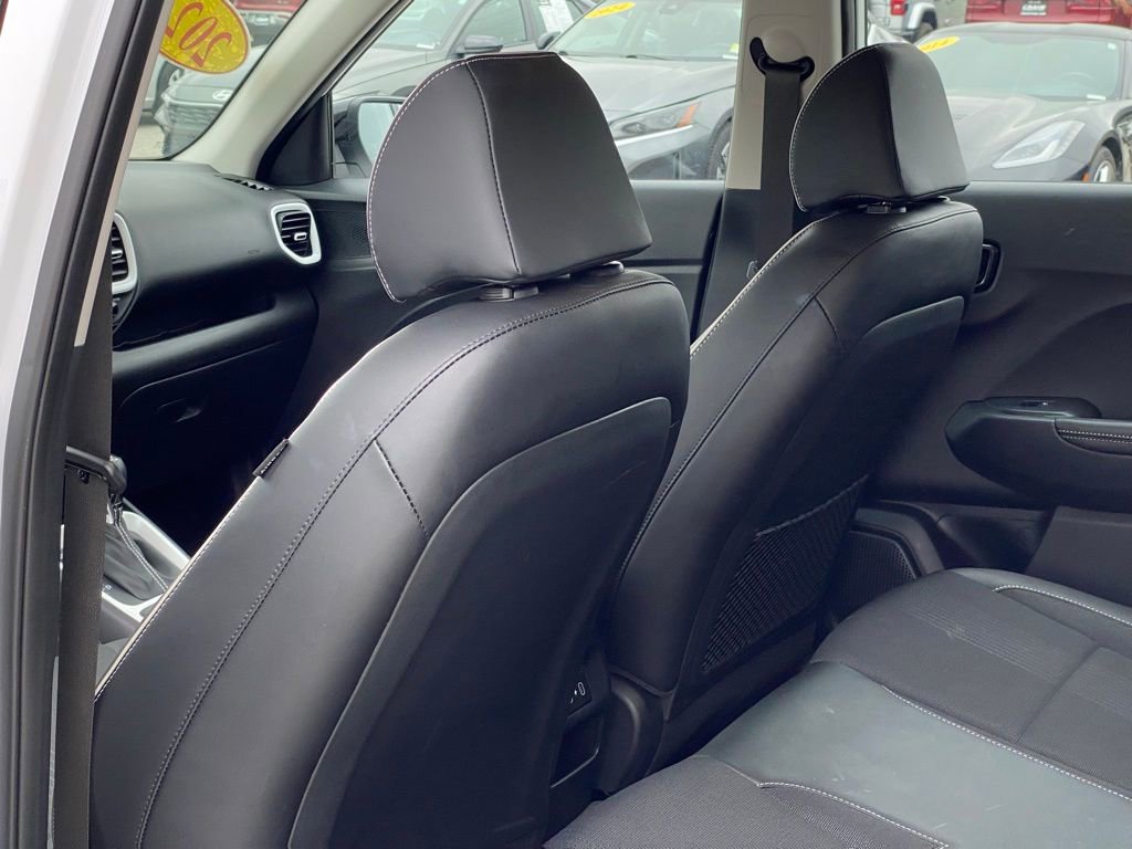 Used 2024 Hyundai Venue Limited image 29