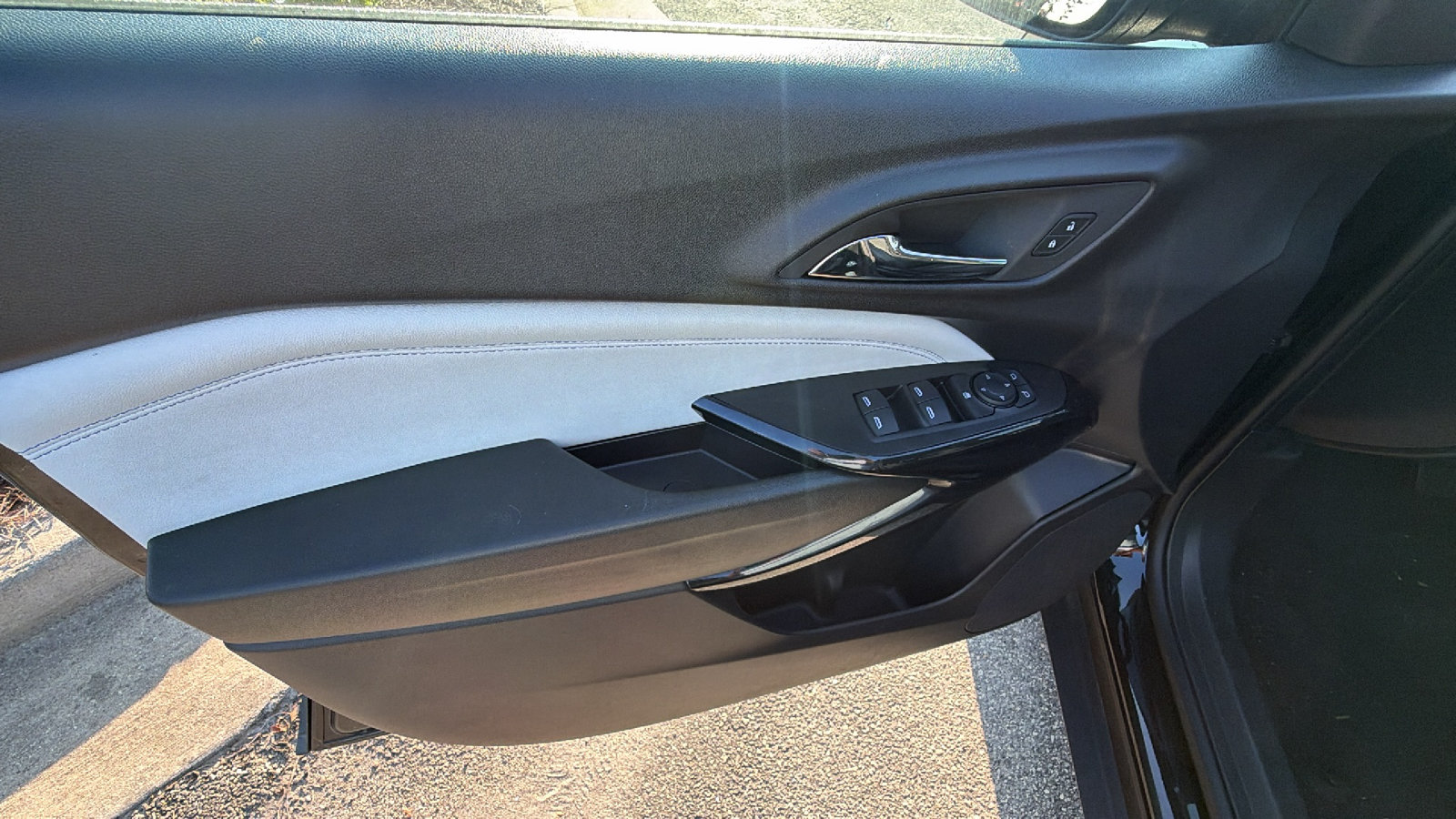Used 2025 Chevrolet Trax LT FWD image 14