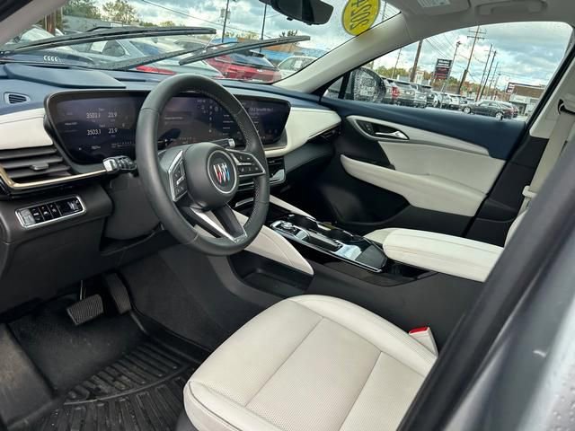 Used 2024 Buick Envision Avenir image 10