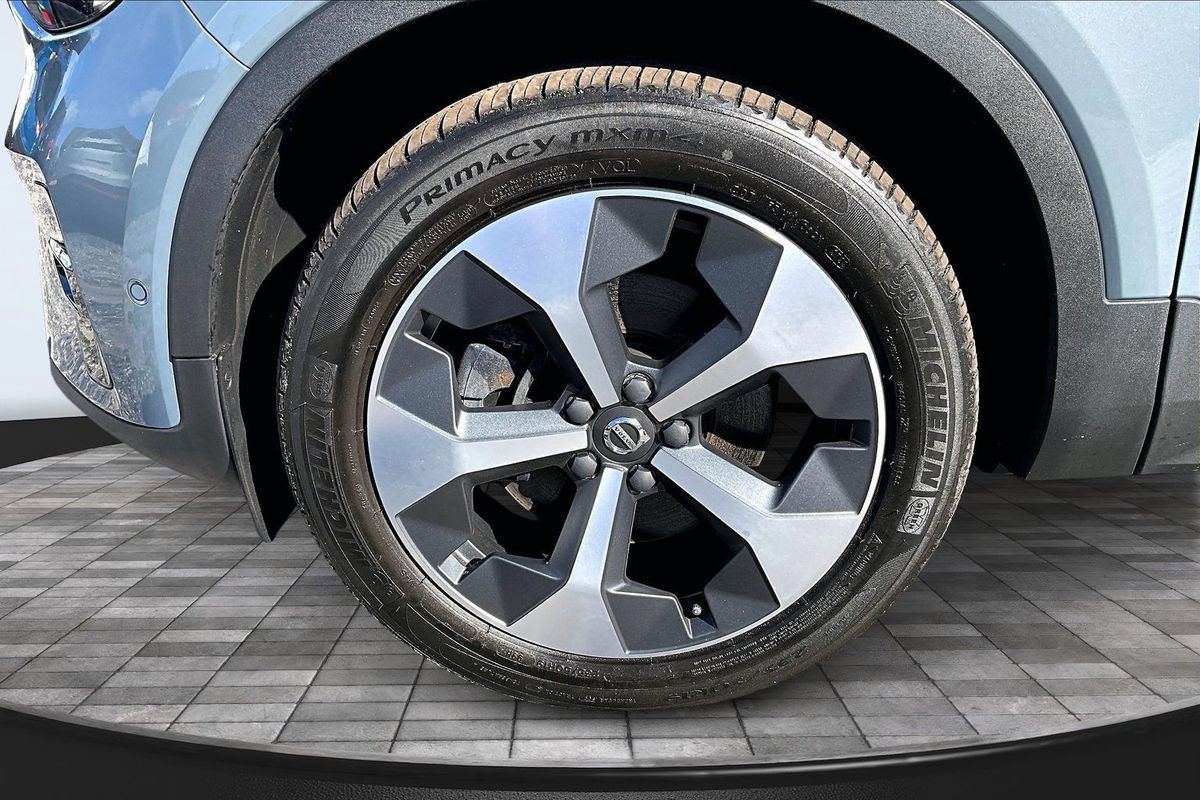 Used 2023 Volvo XC40 B5 Plus w/ Driver Assist Package image 36