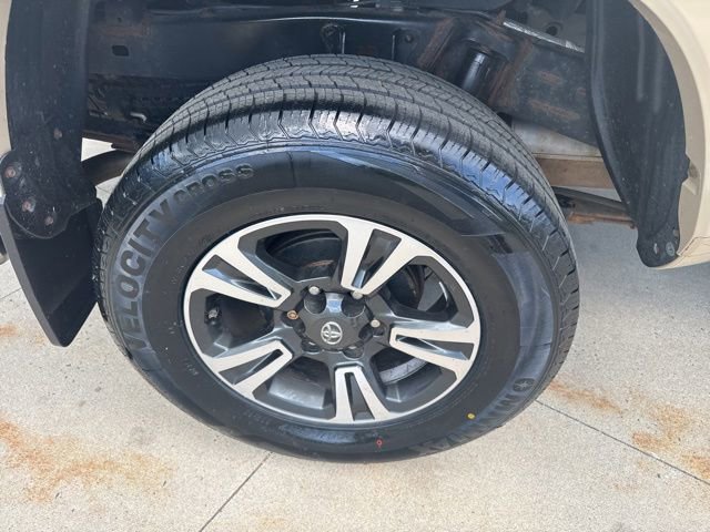 Used 2019 Toyota Tacoma TRD Sport w/ Technology Package AWD/4WD image 9