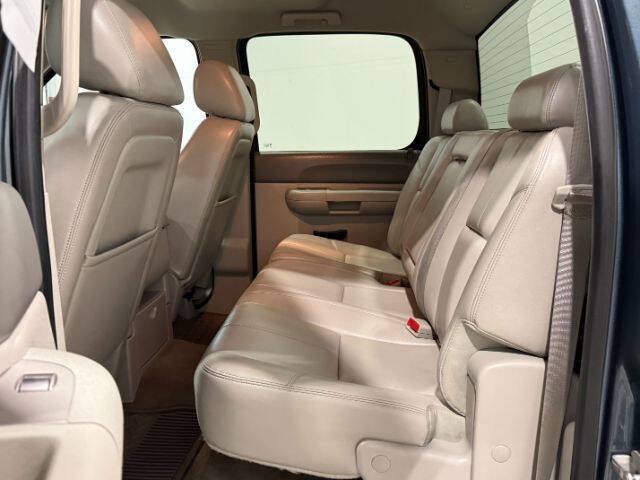Used 2013 GMC Sierra 2500 SLE w/ SLE Preferred Package AWD/4WD image 15