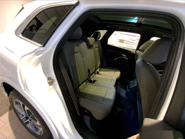 Certified 2025 Audi Q5 Premium w/ Convenience Package AWD/4WD image 22