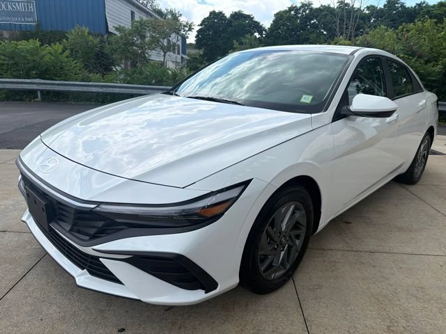 Used 2024 Hyundai Elantra SEL FWD image 5