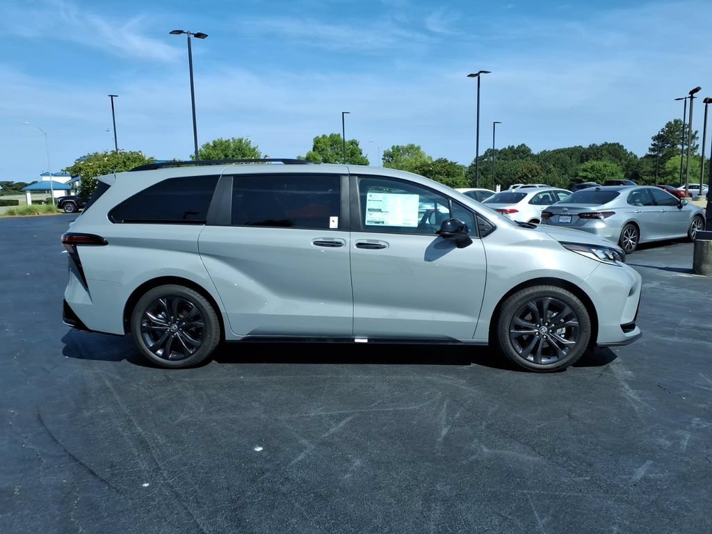 New 2026 Toyota Sienna XSE FWD image 2