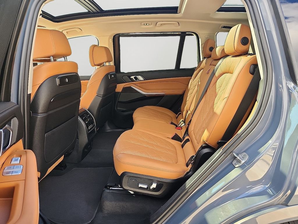 Used 2023 BMW X7 xDrive40i w/ Executive Package image 8
