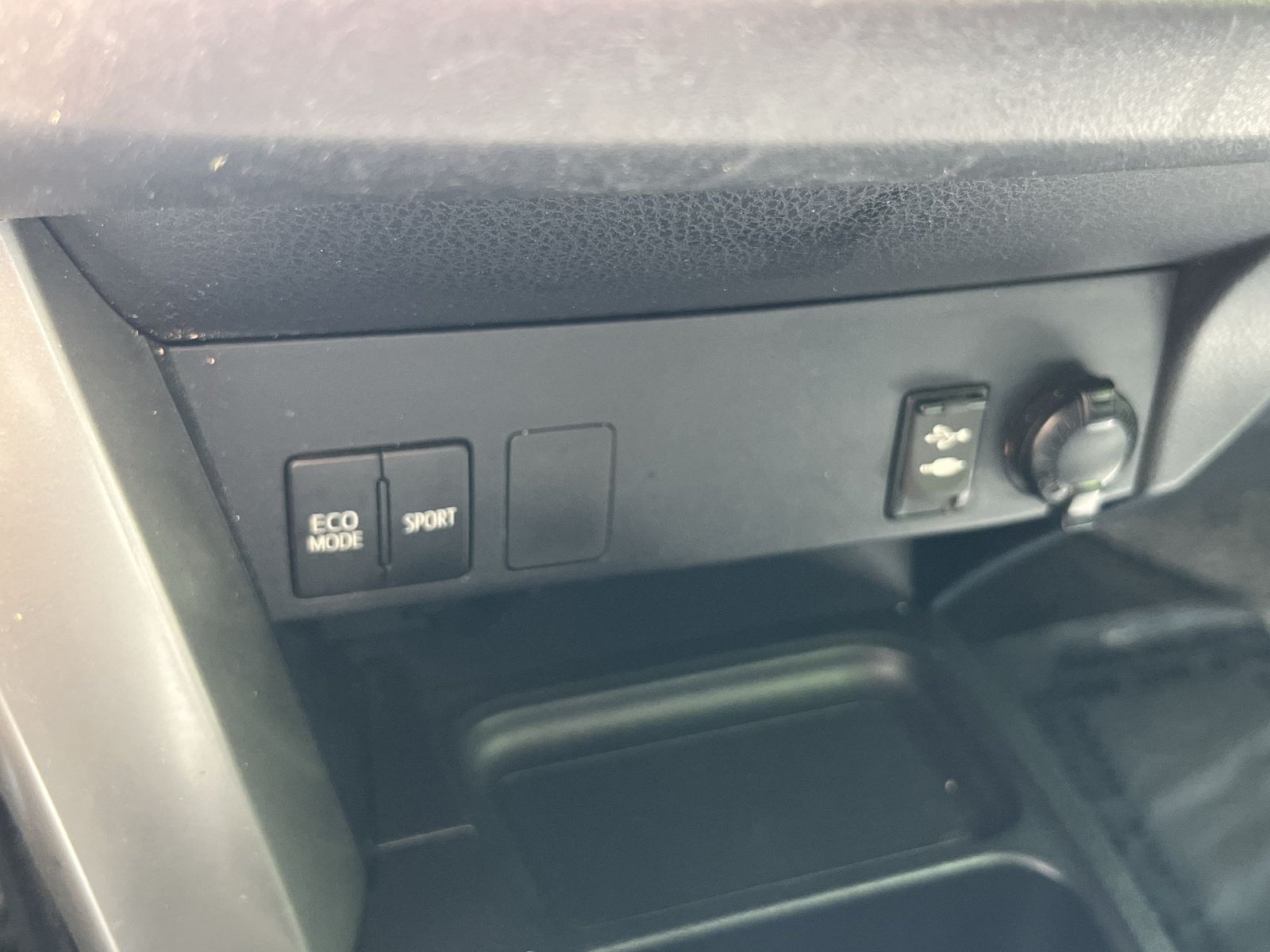 Used 2016 Toyota RAV4 LE FWD image 27