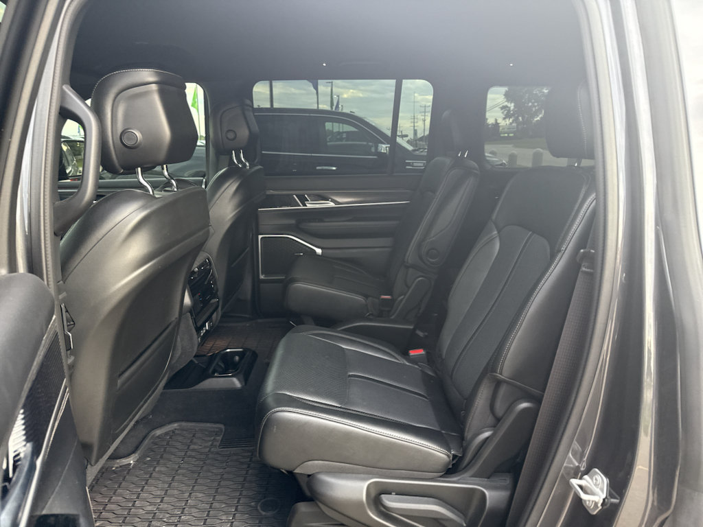 Used 2024 Jeep Wagoneer Series II w/ Flexible Seating Group AWD/4WD image 5