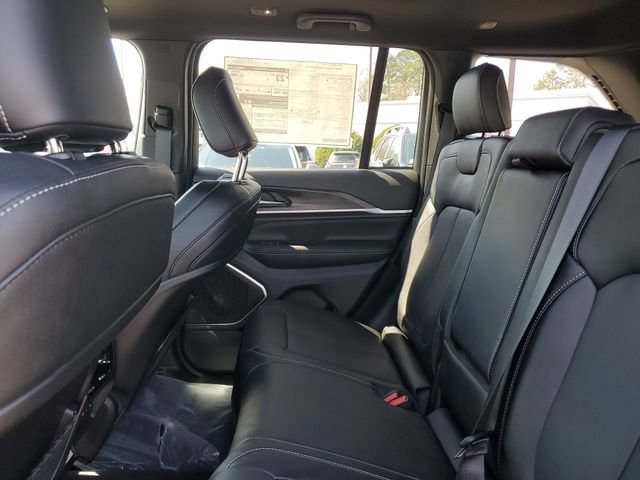 New 2026 Jeep Grand Cherokee Limited AWD/4WD image 13