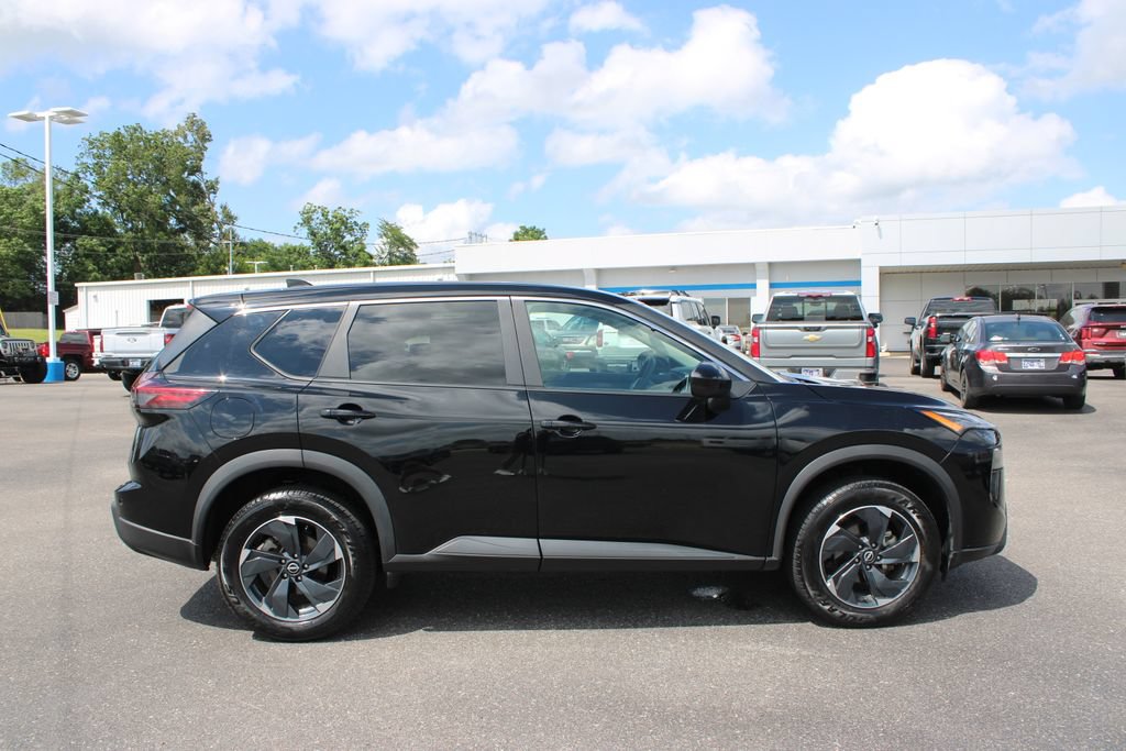 Used 2024 Nissan Rogue SV AWD/4WD image 11