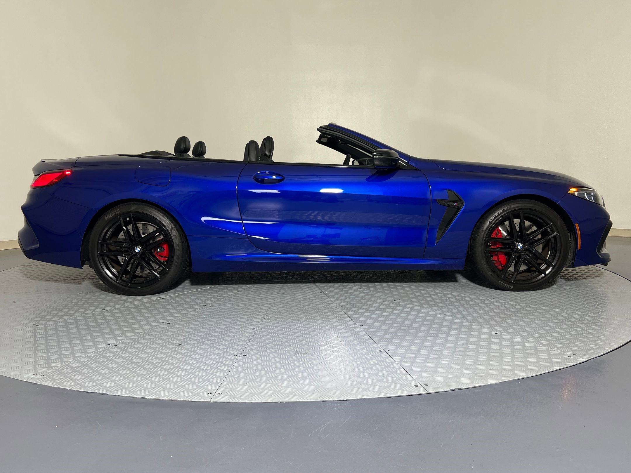 Used 2025 BMW M8 Competition image 7