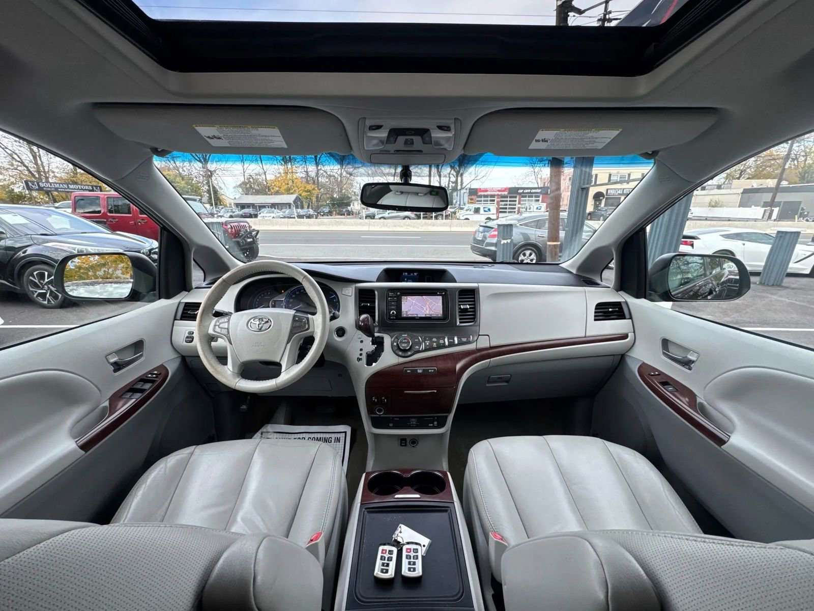 Used 2013 Toyota Sienna Limited image 33