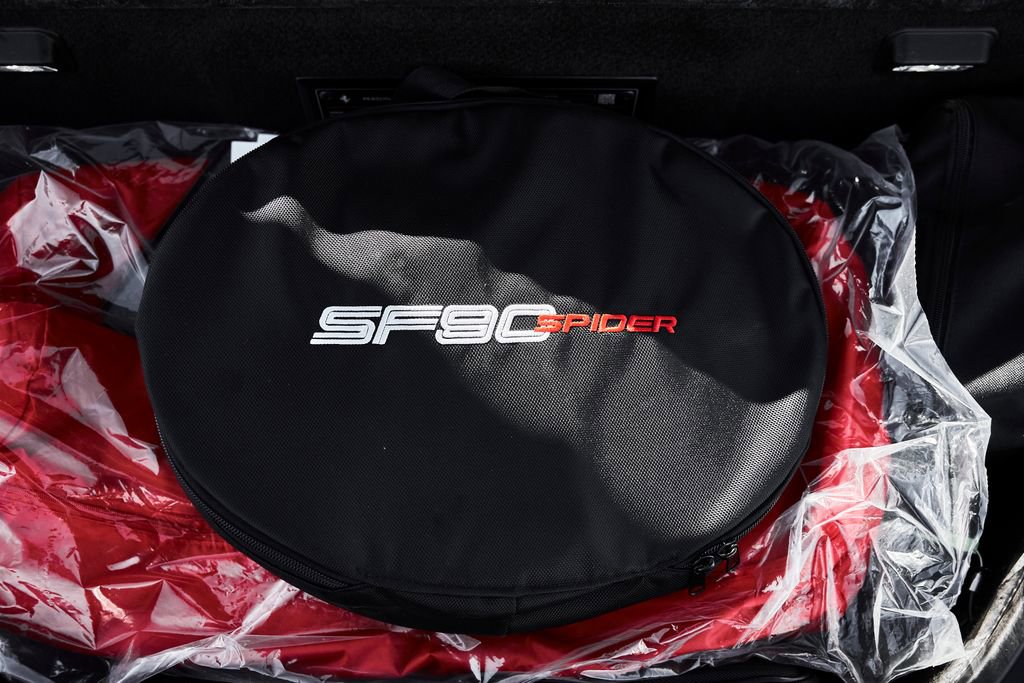 Used 2024 Ferrari SF90 Spider image 21