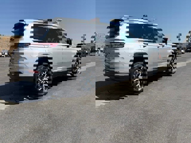 New 2025 Jeep Grand Cherokee L Limited w/ Trailer Tow Package image 6