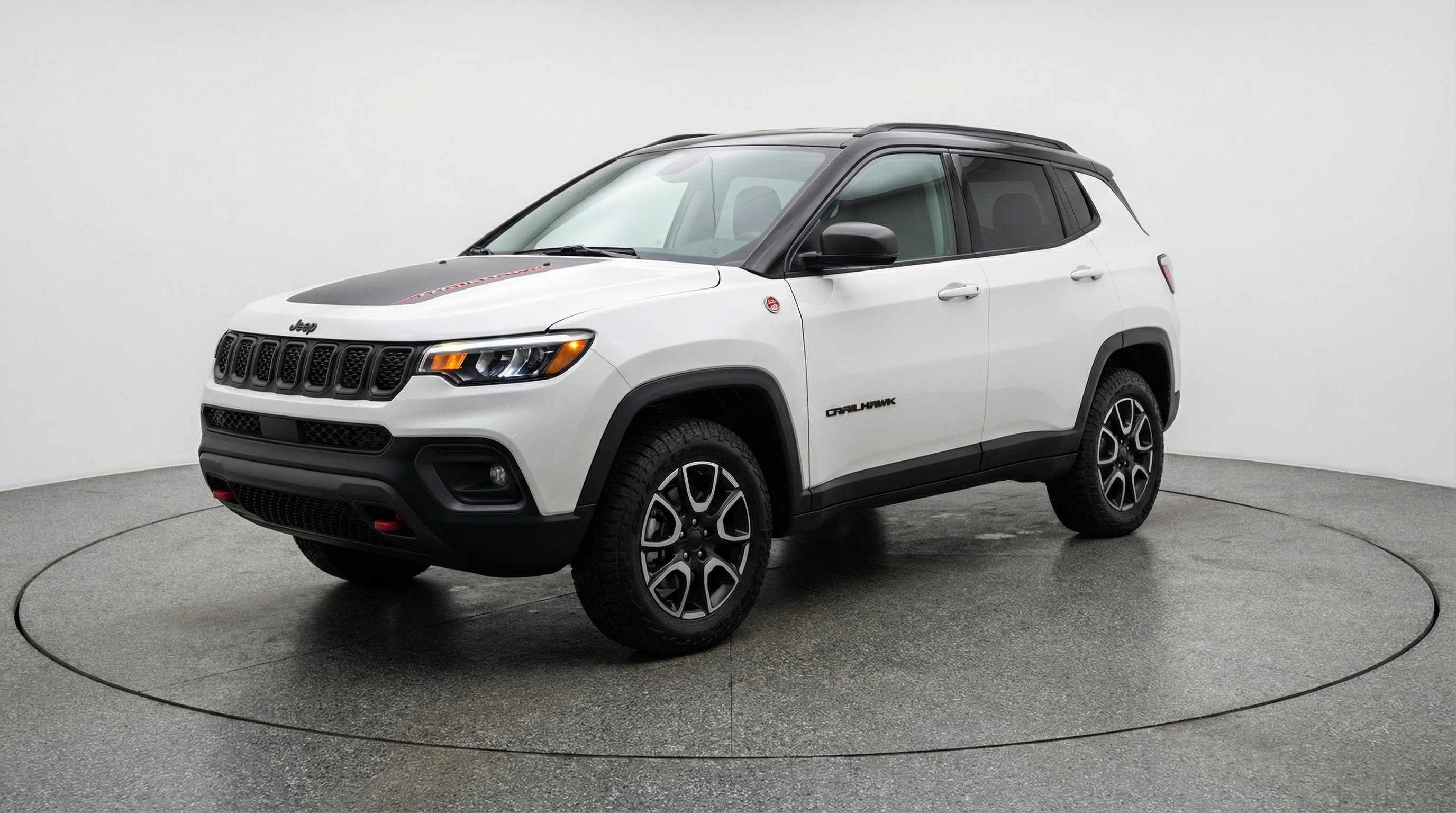 Used 2025 Jeep Compass Trailhawk AWD/4WD image 3