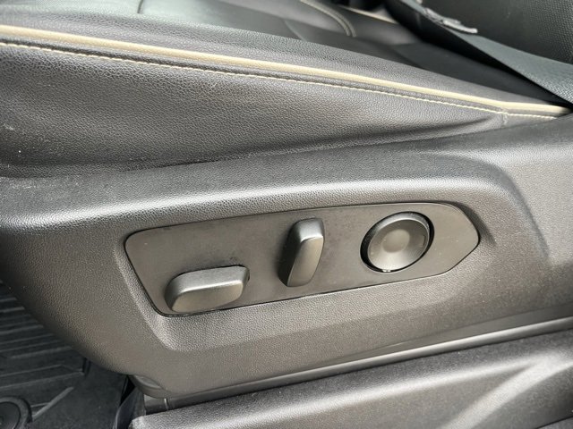 Used 2023 GMC Yukon XL SLT image 14