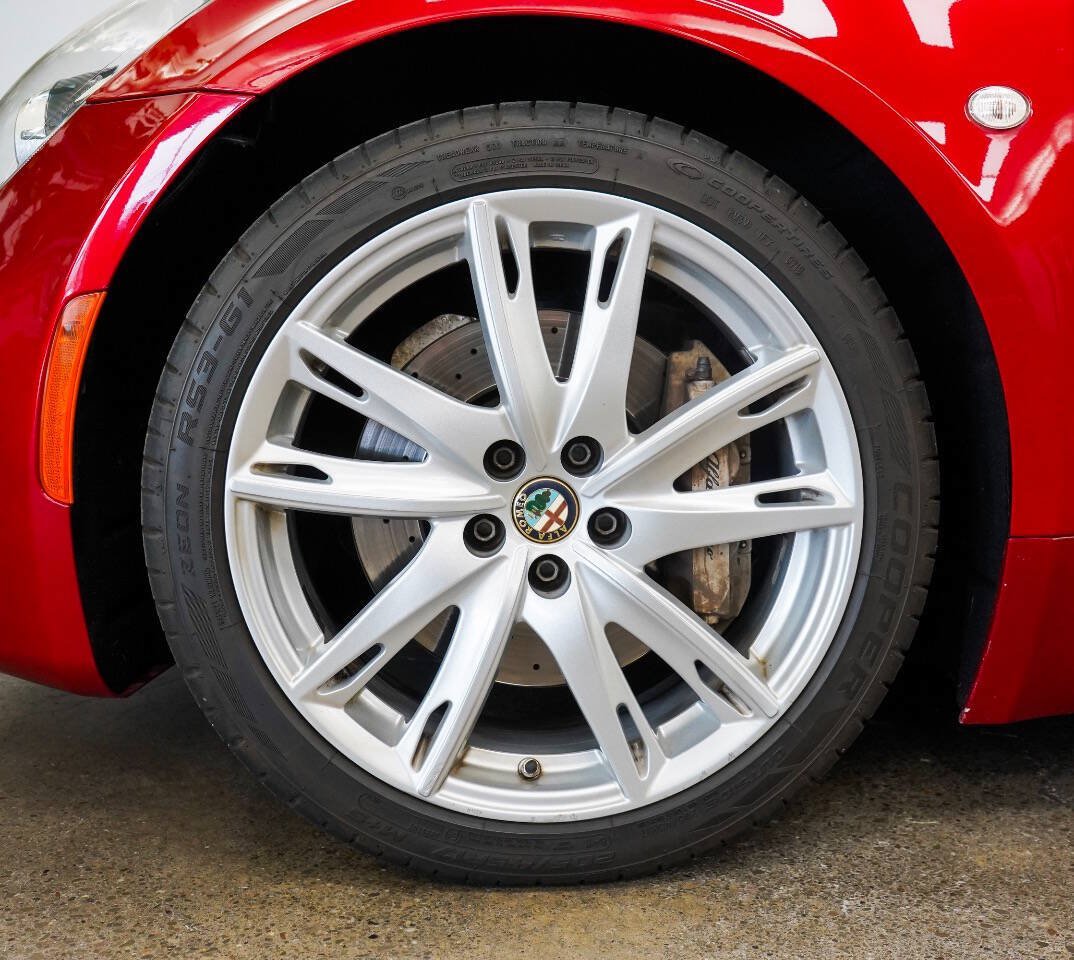 Used 2016 Alfa Romeo 4C Coupe w/ Convenience Group - Coupe RWD image 8
