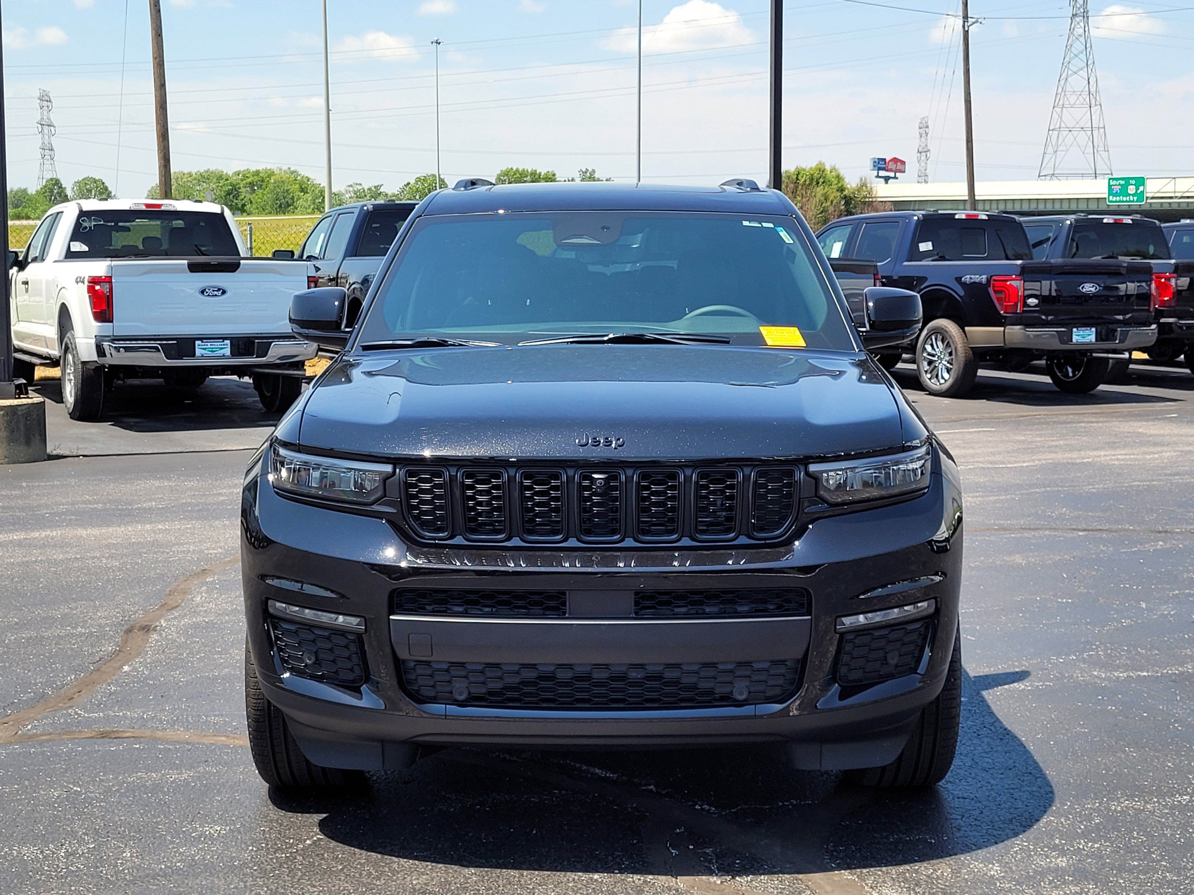 Used 2025 Jeep Grand Cherokee L Limited w/ Luxury Tech Group II AWD/4WD image 9