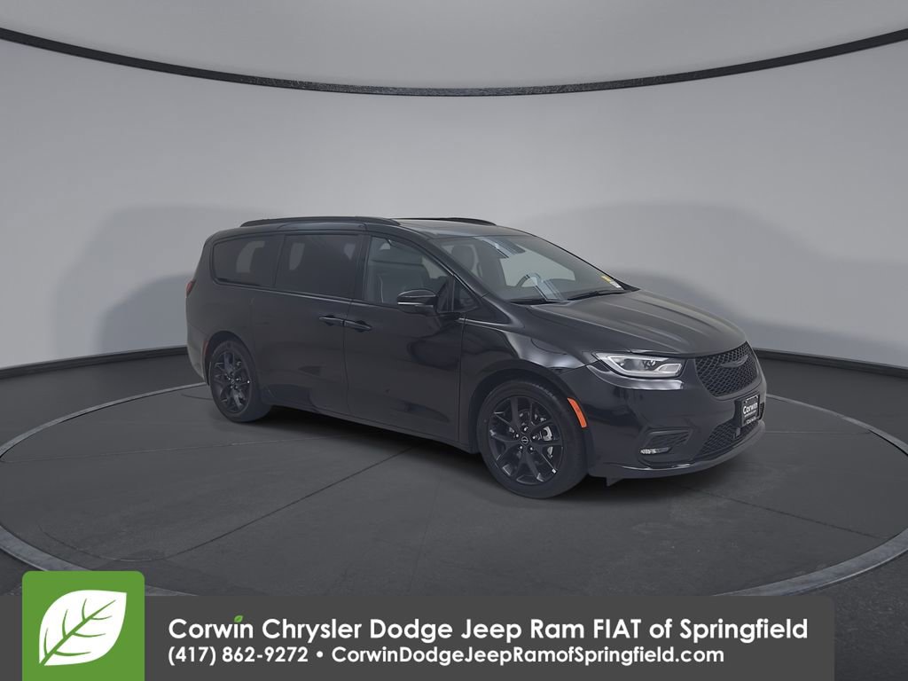 Used 2025 Chrysler Pacifica Limited FWD image 4