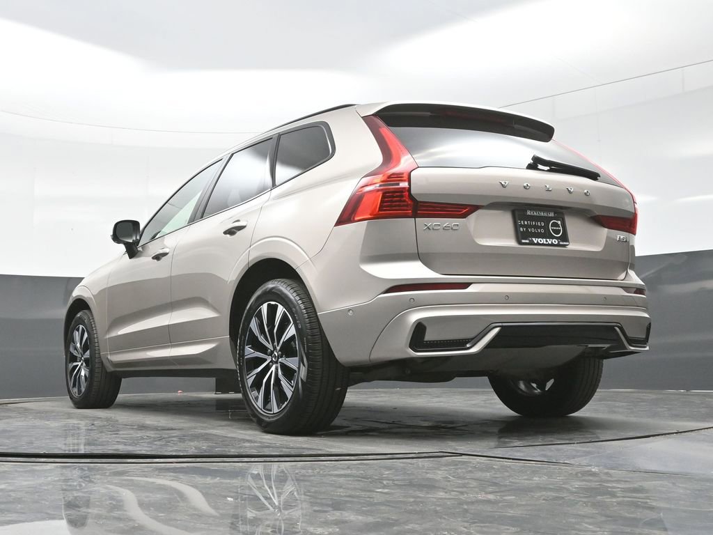 Used 2025 Volvo XC60 B5 Plus image 22
