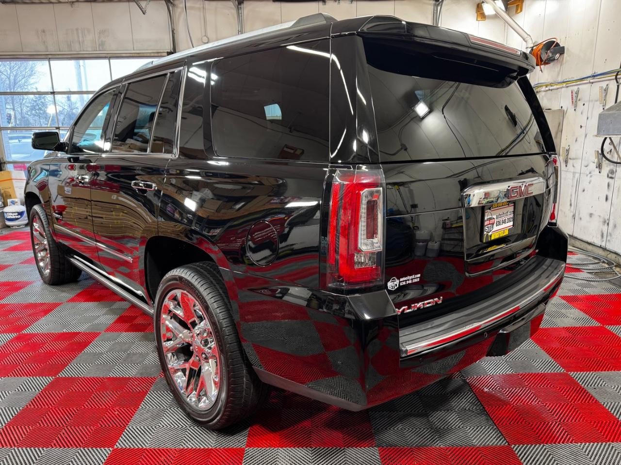 Used 2019 GMC Yukon Denali w/ Denali Ultimate Package AWD/4WD image 5