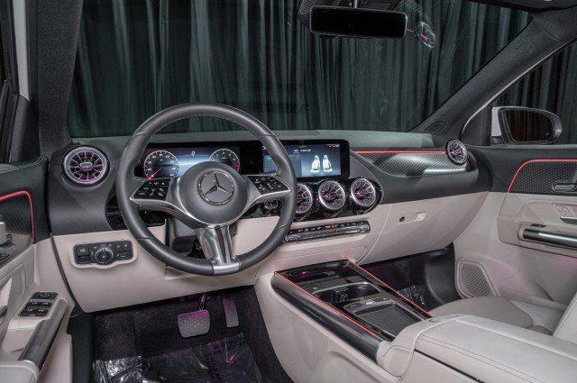 Certified 2025 Mercedes-Benz GLA 250 4MATIC image 18