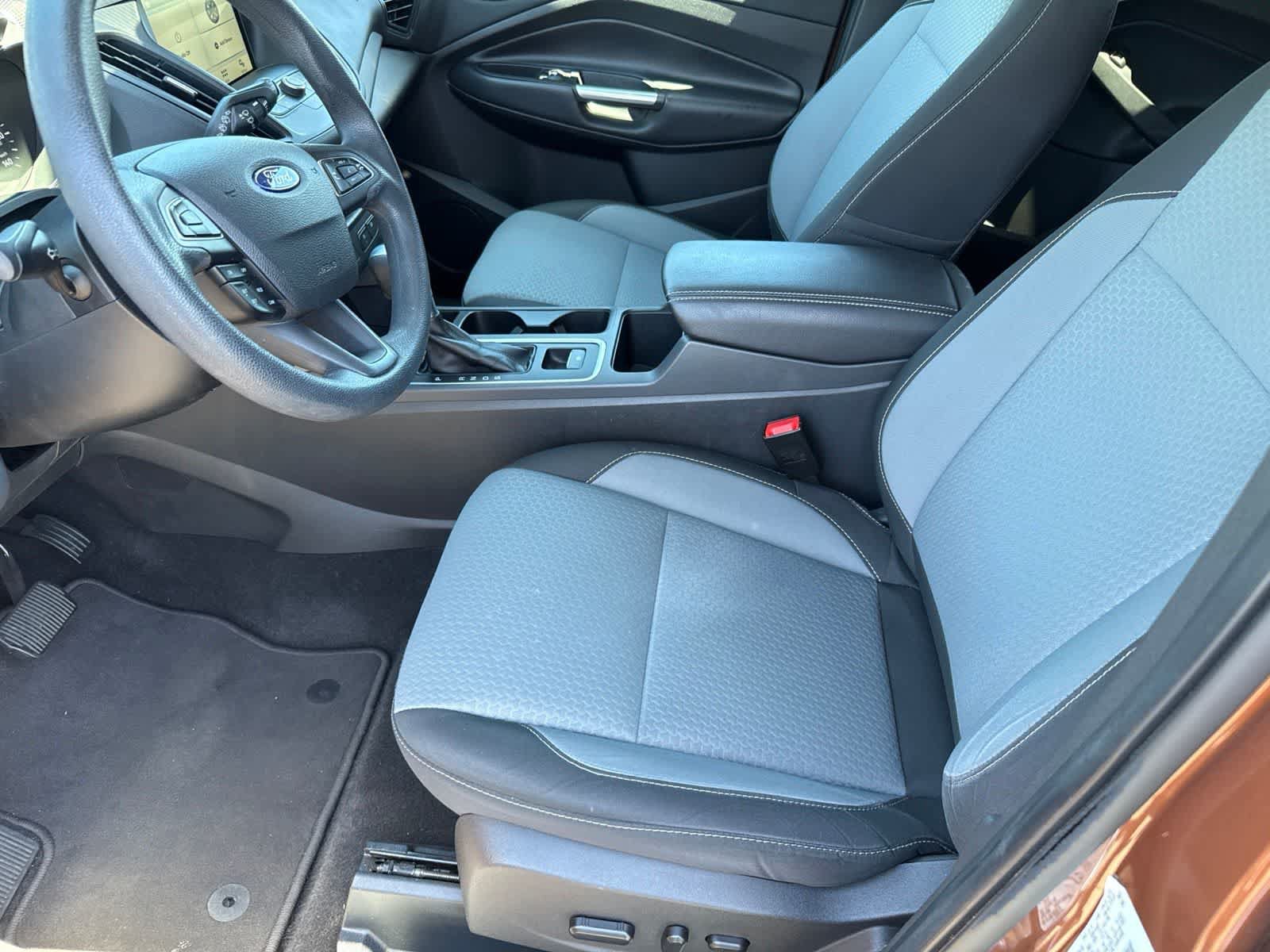 Used 2017 Ford Escape SE w/ Equipment Group 201A FWD image 29