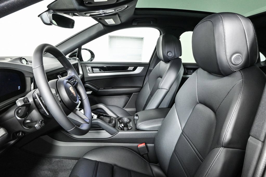 Certified 2025 Porsche Cayenne Coupe image 5
