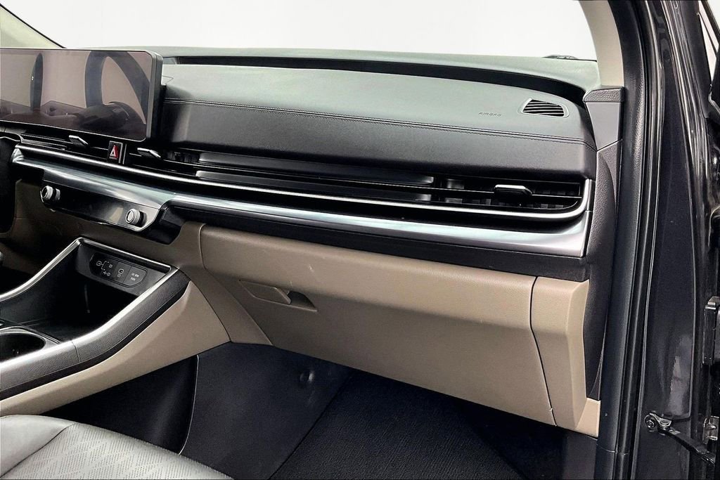 Used 2025 Kia Carnival image 17