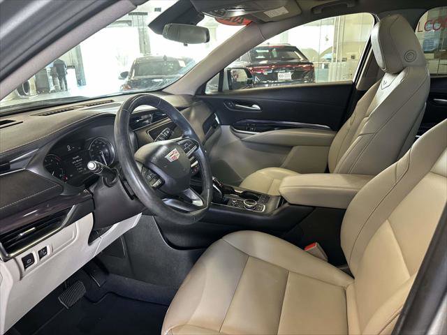 Used 2023 Cadillac XT4 Luxury w/ Cold Weather Package image 18