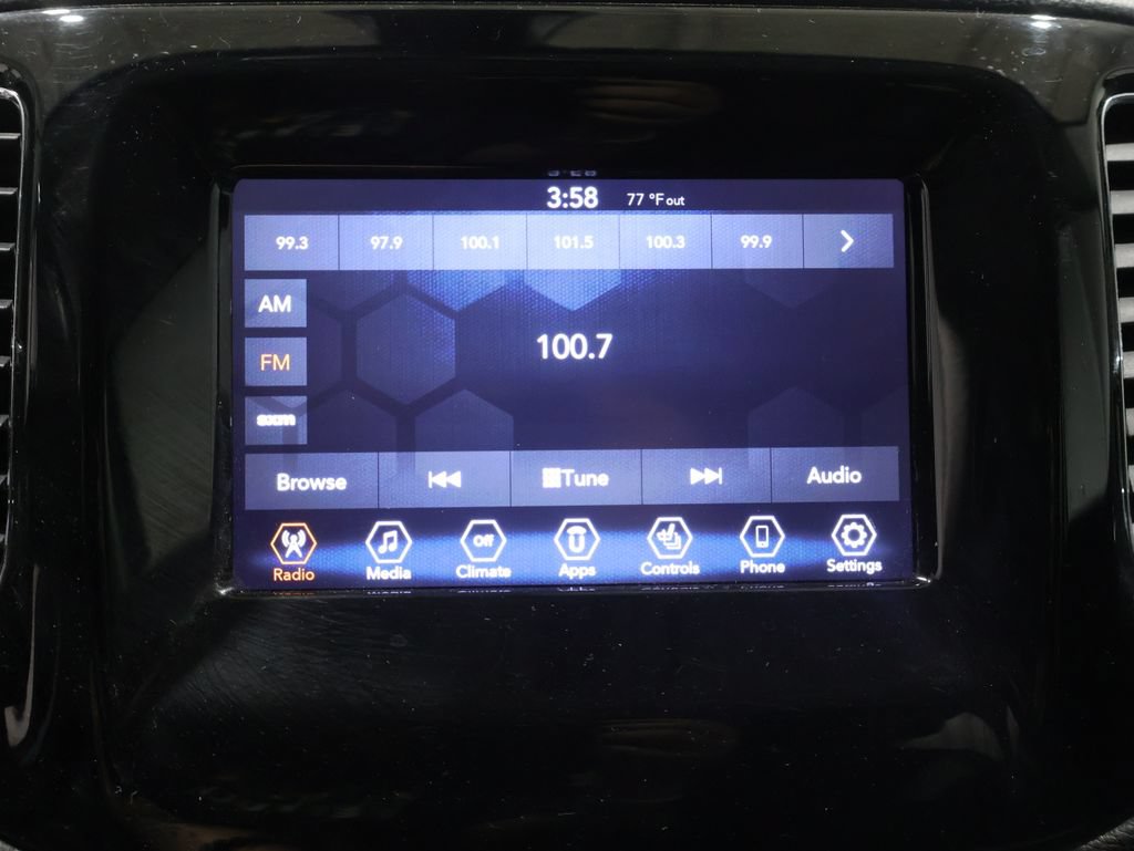 Used 2019 Jeep Compass Latitude AWD/4WD image 30