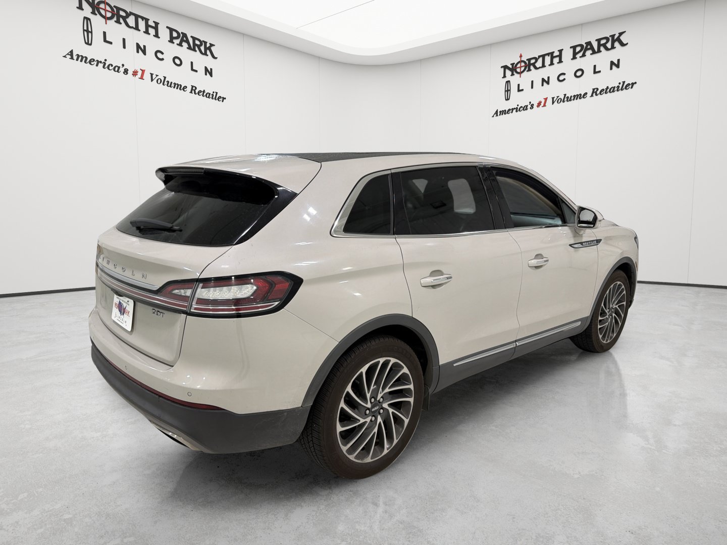 Used 2019 Lincoln Nautilus Reserve FWD image 5