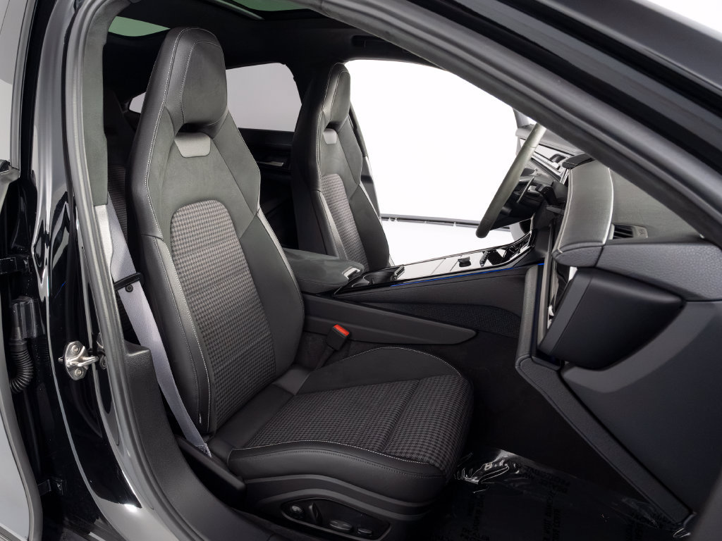 Certified 2025 Porsche Panamera GTS AWD/4WD image 39