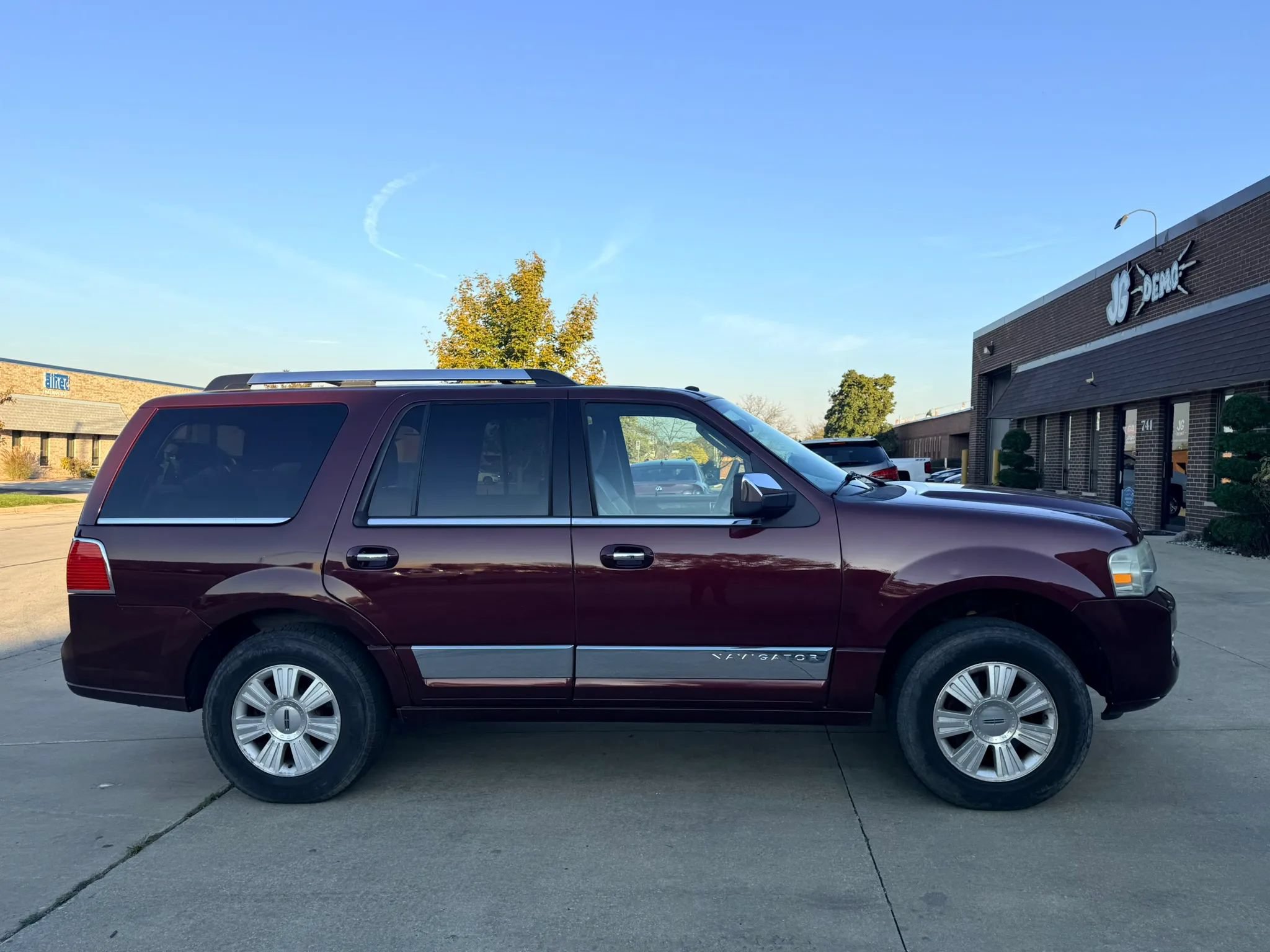 Used 2010 Lincoln Navigator 4WD image 4