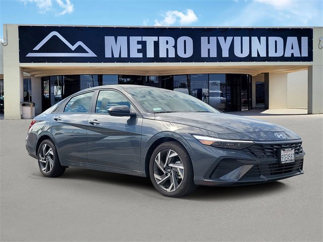Certified 2025 Hyundai Elantra Sport image 1