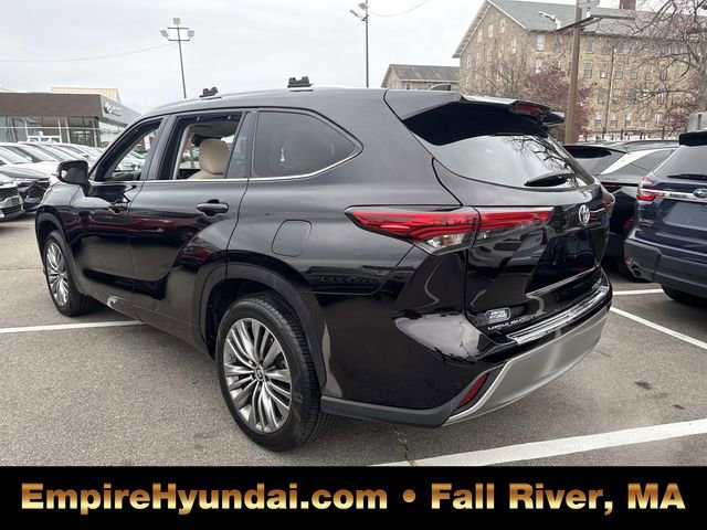 Used 2020 Toyota Highlander Platinum image 10
