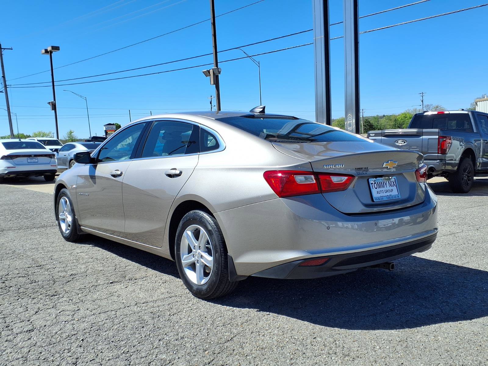 Used 2025 Chevrolet Malibu LS FWD image 2