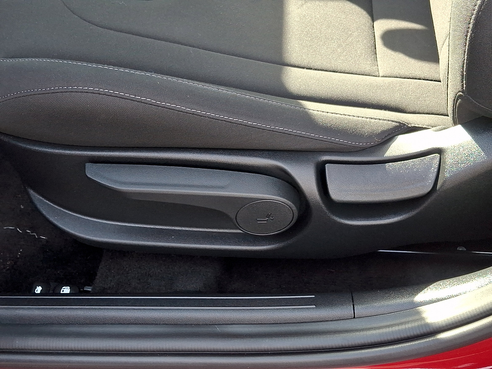 Used 2024 Hyundai Elantra SEL FWD image 25