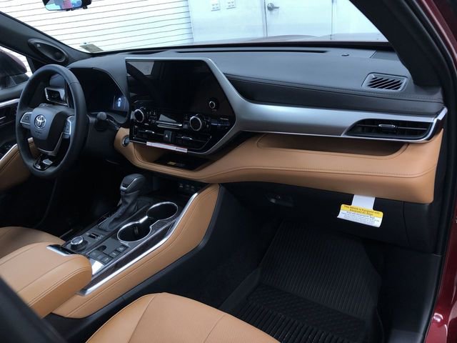 New 2026 Toyota Highlander Platinum image 24