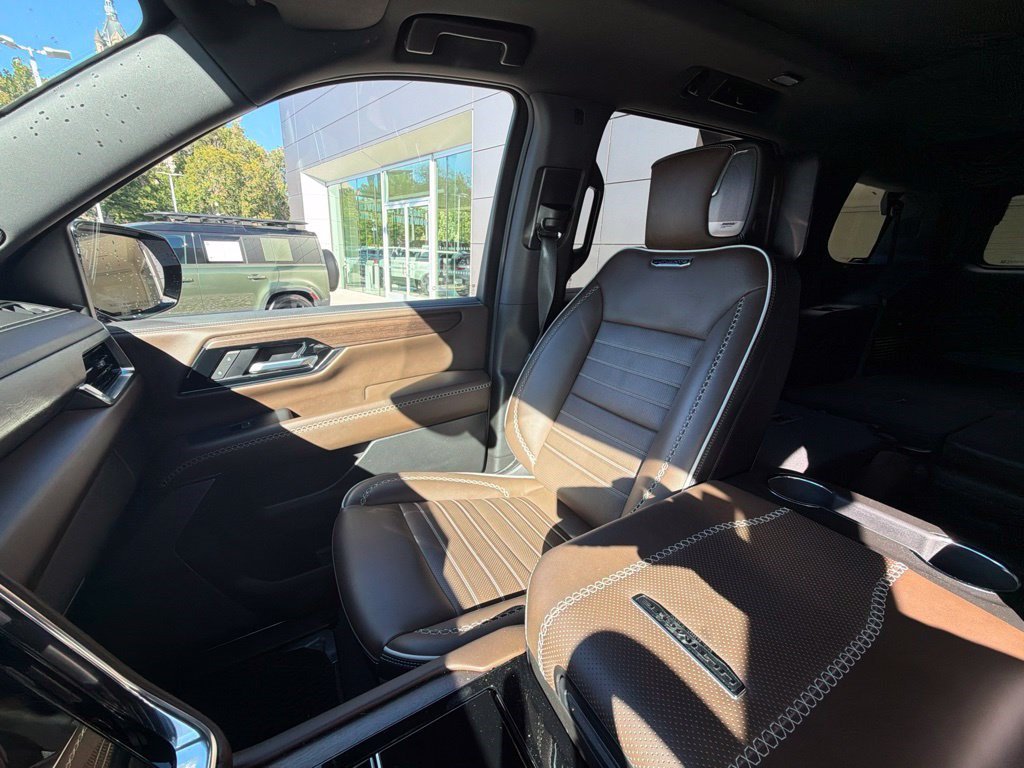 Used 2025 GMC Yukon Denali Ultimate AWD/4WD image 13