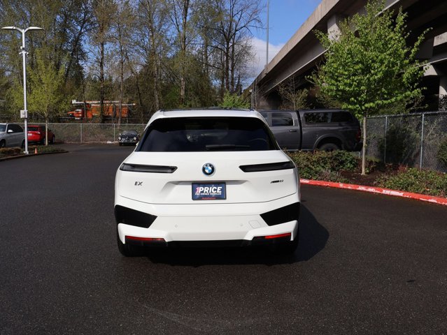 Used 2023 BMW iX xDrive50 w/ Premium Package image 9