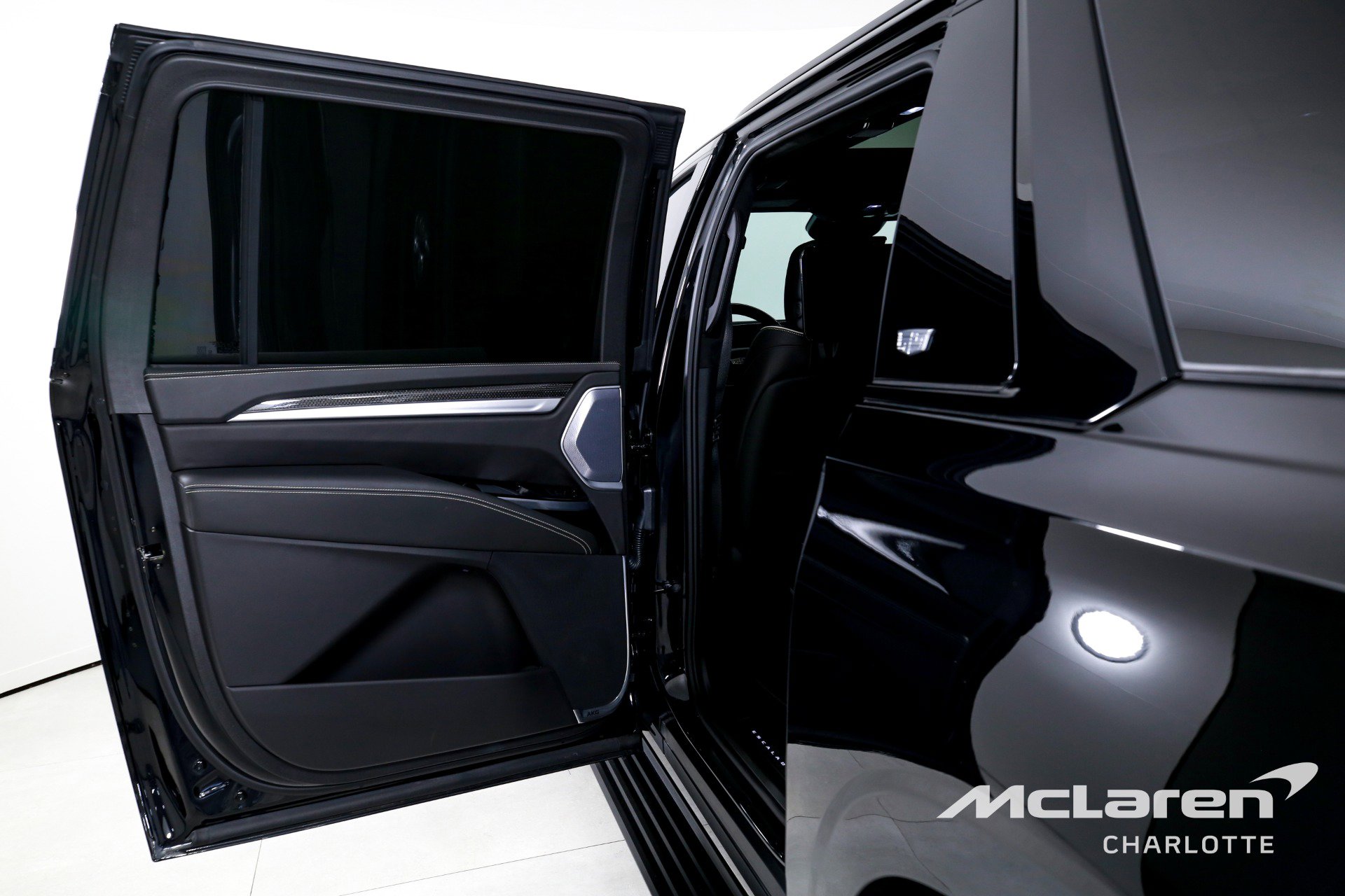 Used 2025 Cadillac Escalade ESV V image 17