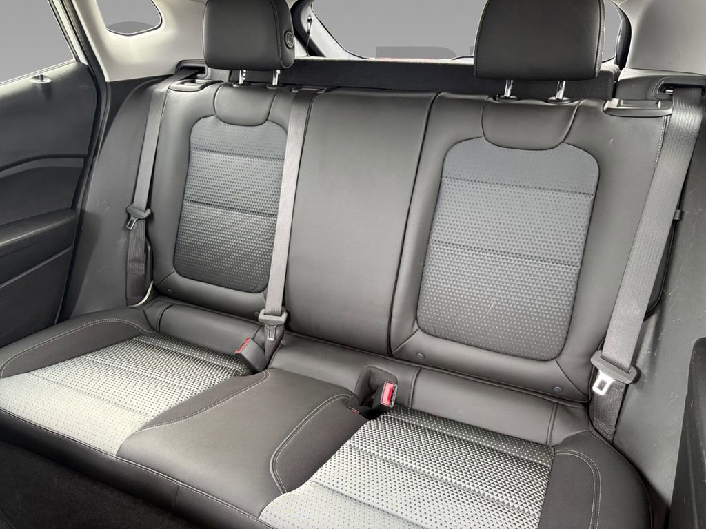 Used 2026 Chevrolet Trax LT FWD image 4