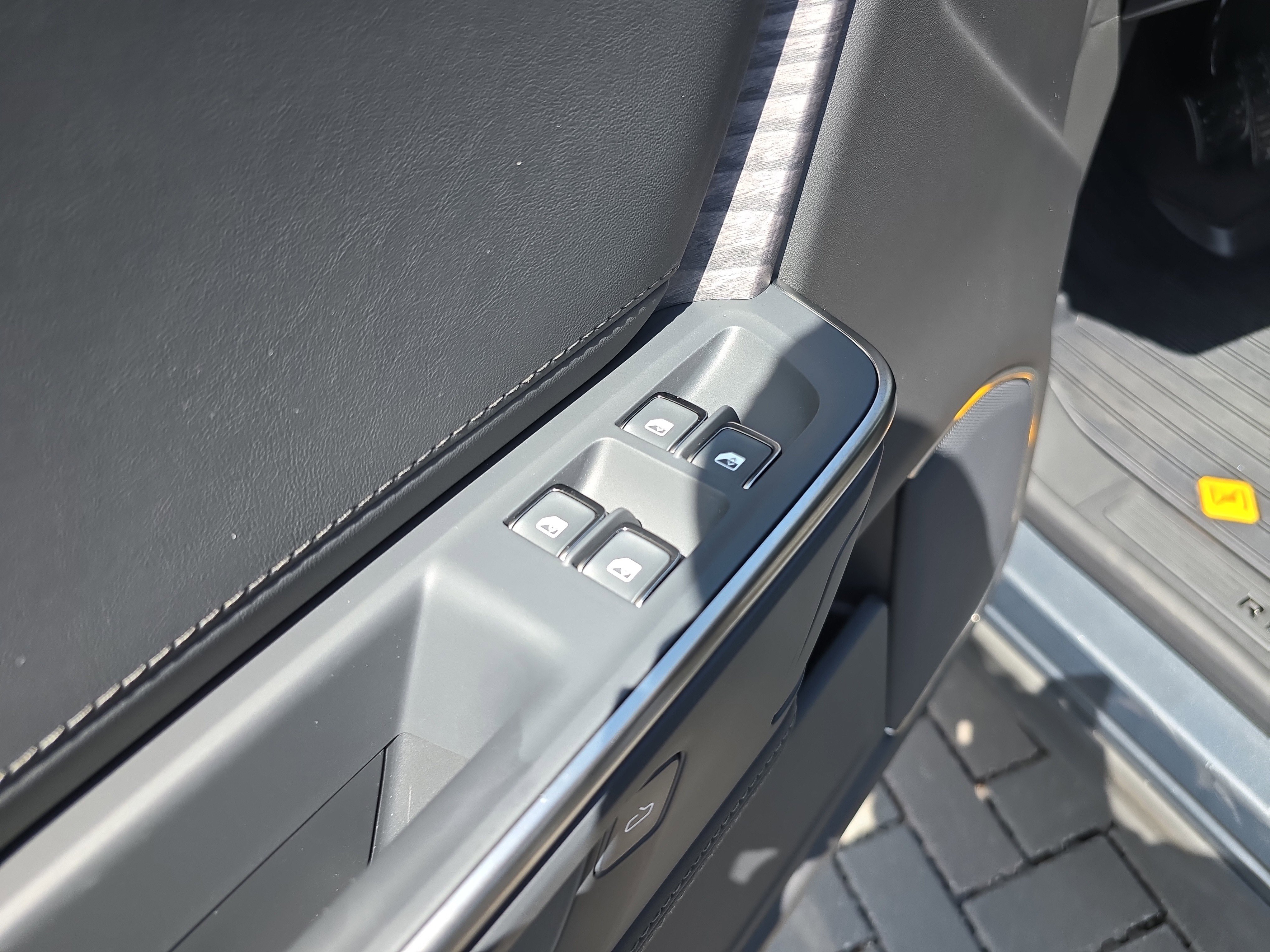 Used 2026 Rivian R1S Adventure image 19