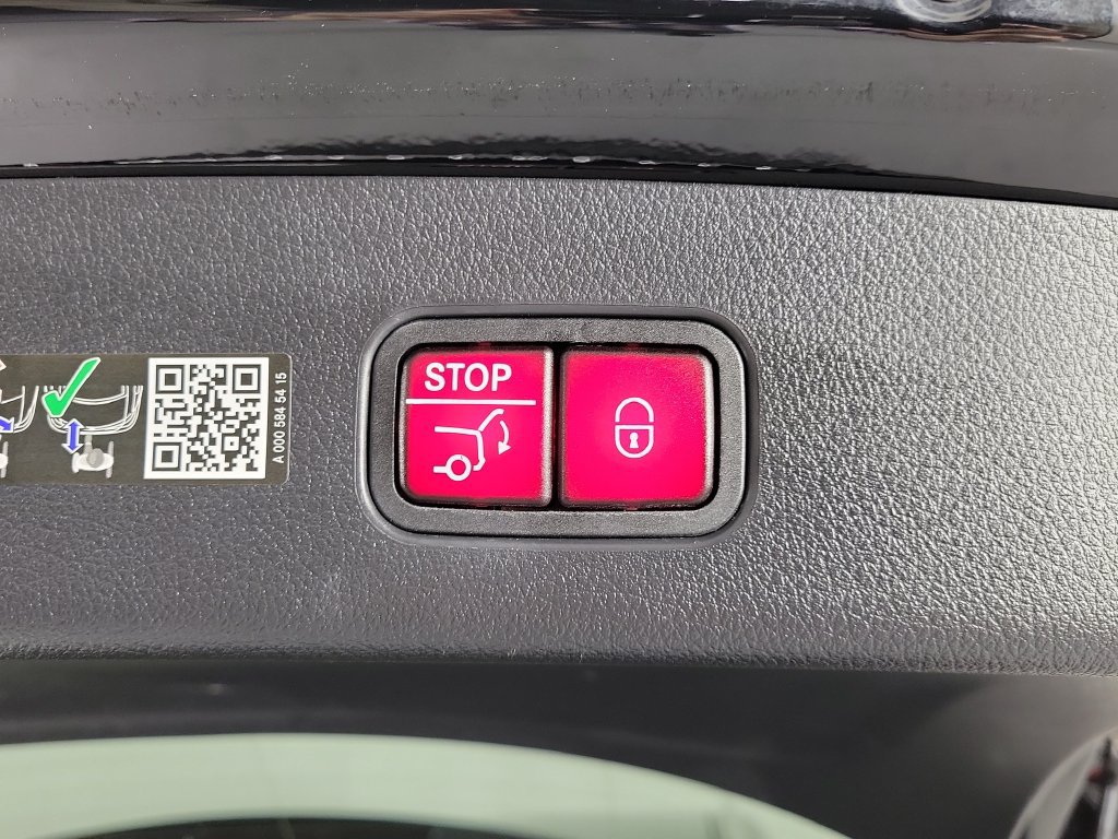 Used 2026 Mercedes-Benz GLC 300 image 9