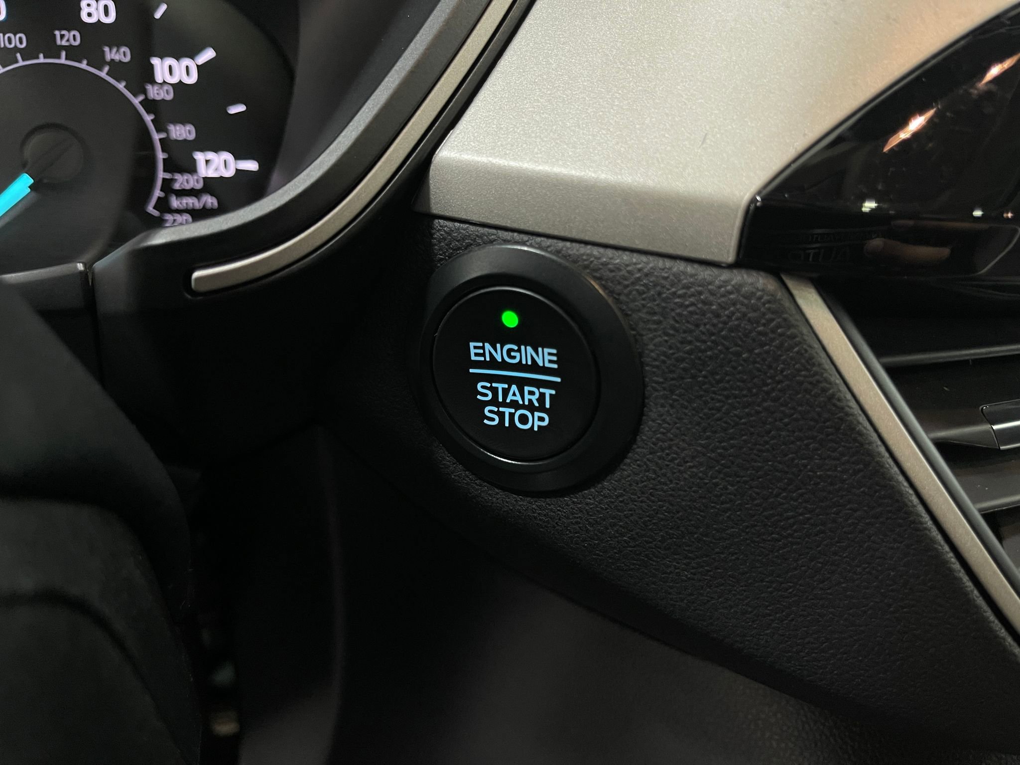 Used 2020 Ford Escape SE image 20