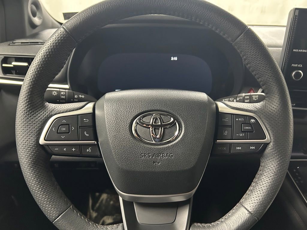 Used 2025 Toyota Sienna Platinum AWD/4WD image 19