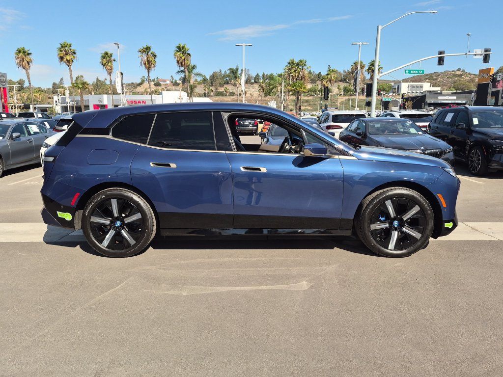 Used 2024 BMW iX xDrive50 w/ Sport Package AWD/4WD image 3