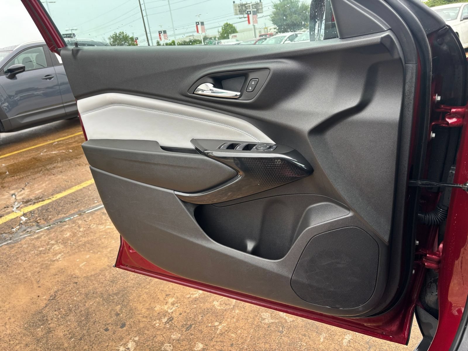 Used 2025 Chevrolet Trax LT w/ LT Convenience Package FWD image 15